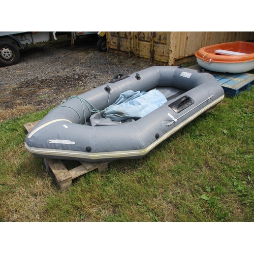 21 - An Avon inflatable dinghy