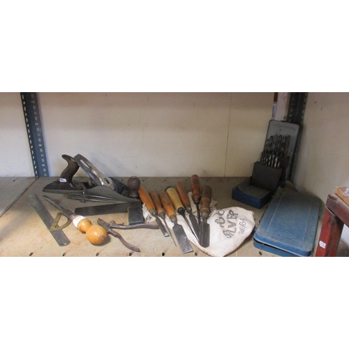 131 - A Bosch multi saw, a Stanley fenn saw, a Milwaukee heat gun and site radio and charger