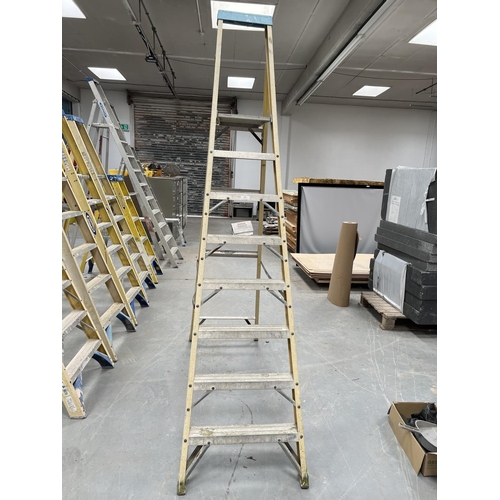 116 - A Werner fibreglass and aluminium eight tread stepladder