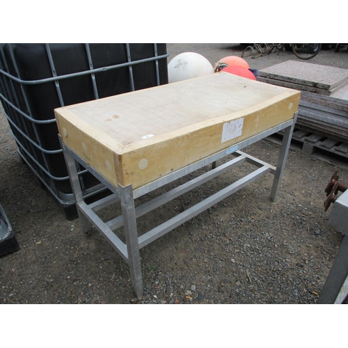 46 - A butcher's block and stand  - Liquidator sale
approx size: 122 x 62 x 80cm