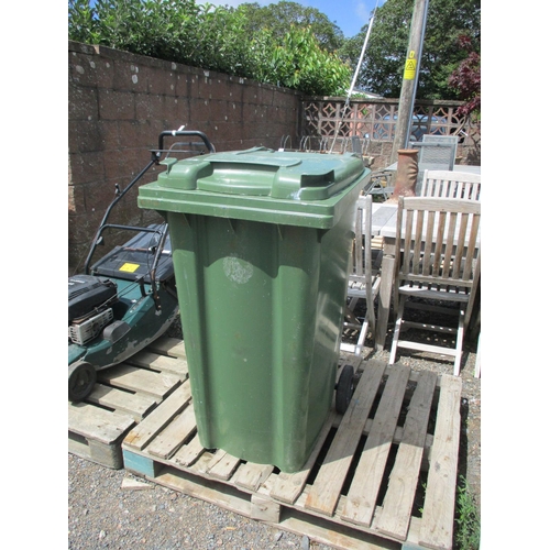 43 - A green PVC wheelie bin