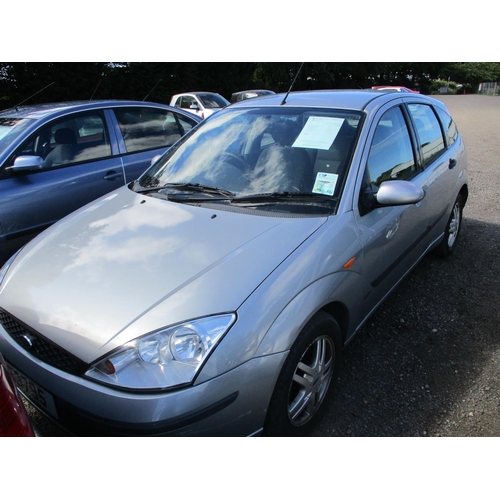 15 - A 2004 Ford Focus Zetec 1.8 five door hatchback J153795 (petrol/manual), odometer reading 76,723 mil... 