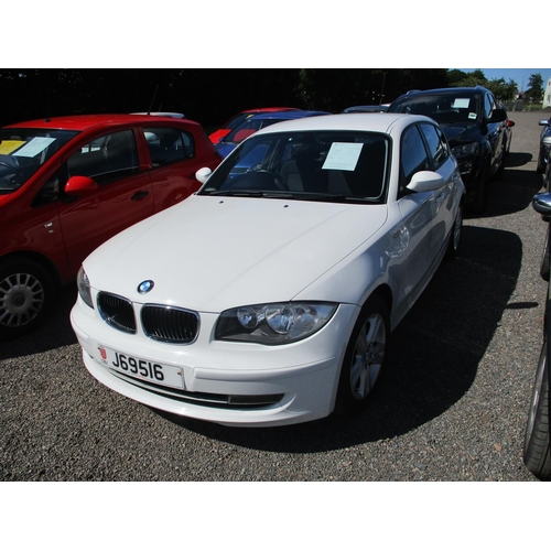 7 - A 2009 BMW 116i SE 2.0 five door hatchback J69516 (petrol/manual), odometer reading 68,053 miles