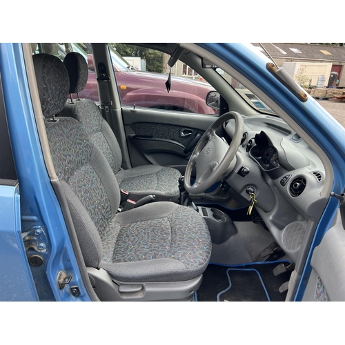 12 - A 2001 Hyundai Amica Si 1.0 five door hatchback J73416 (petrol/manual), odometer reading 52,462 mile... 