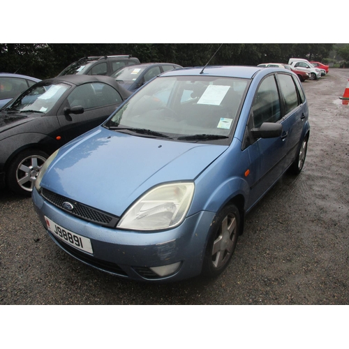 15 - A 2002 Ford Fiesta Zetec 1.4 five door hatchback J98891 (petrol/manual), odometer reading 77,132 mil... 