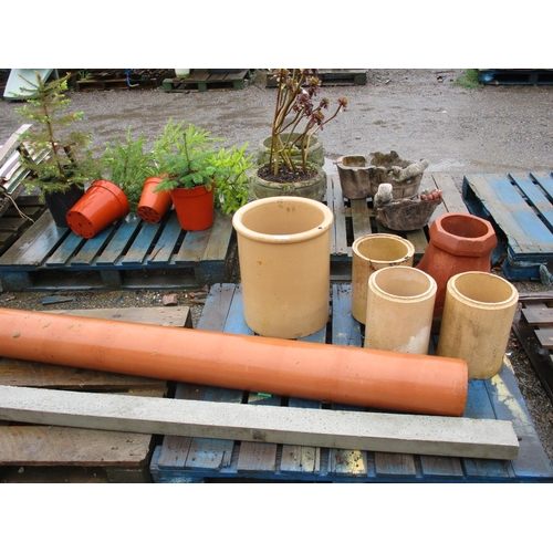 78 - A terracotta chimney pot, chimney liners, terracotta ware etc.