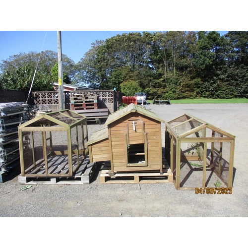 25 - A cedar wood hen house complete with two section run