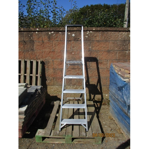 28 - An aluminium five tread stepladder