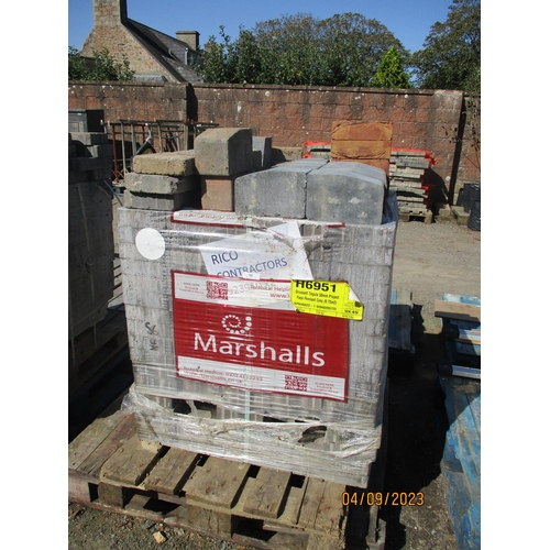 64 - A pallet of Marshalls Drivesett Tegula brick pavers (new) together with other random brick pavers