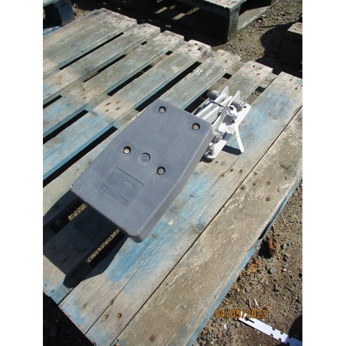 71 - A Trem aluminium transom bracket