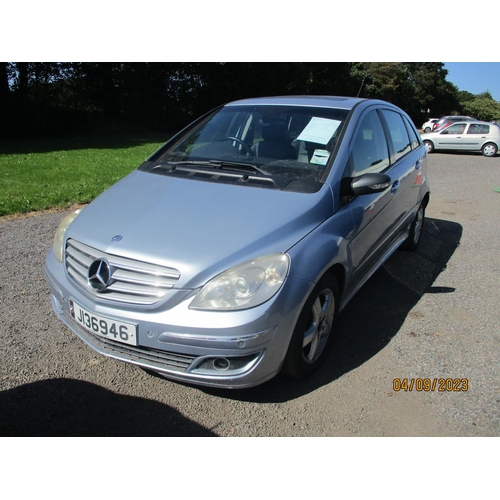 5 - A 2007 Mercedes-Benz B140 1.7 estate J136946 (petrol/manual), odometer reading 75,263 miles