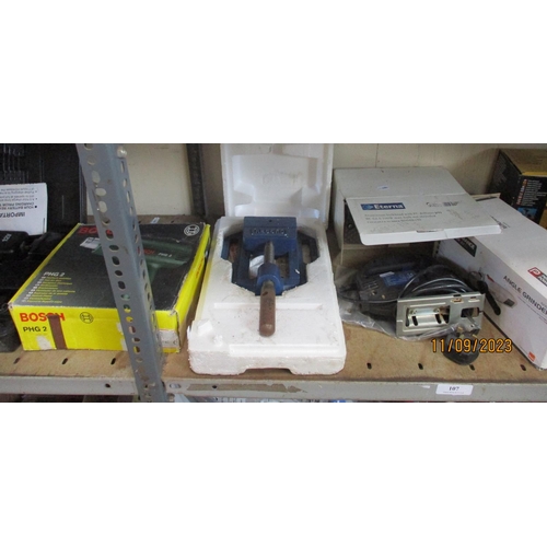 107 - An assortment of various power tools, a Record drill vice, a Stanley carpentry plane etc.