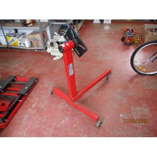 79 - A Sealey engine stand