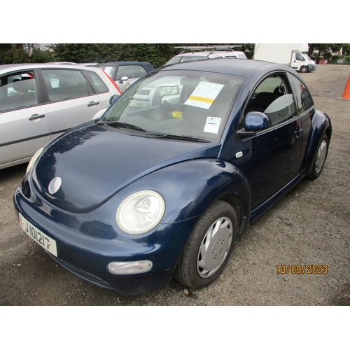 16 - A 2003 Volkswagen Beetle 1.6 three door hatchback J101217 (petrol/manual), odometer reading 50,255 m... 