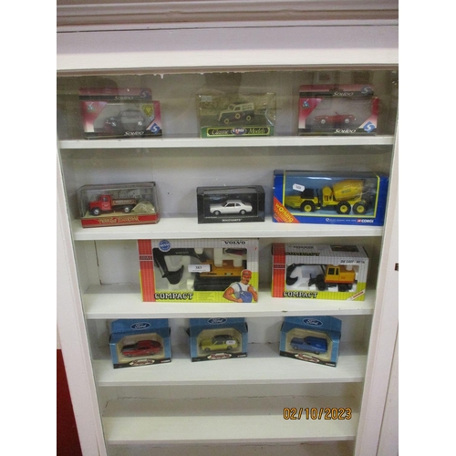 383 - A collection of boxed diecast model vehicles