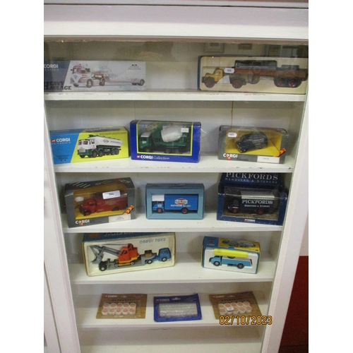 384 - A collection of boxed diecast model vehicles