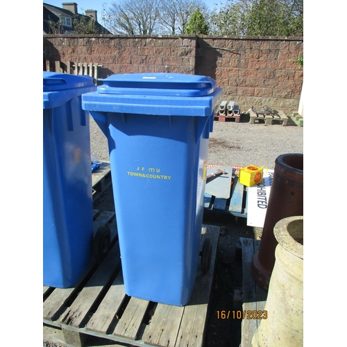 60 - A blue wheelie bin