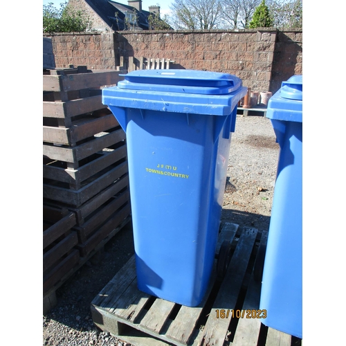 61 - A blue wheelie bin