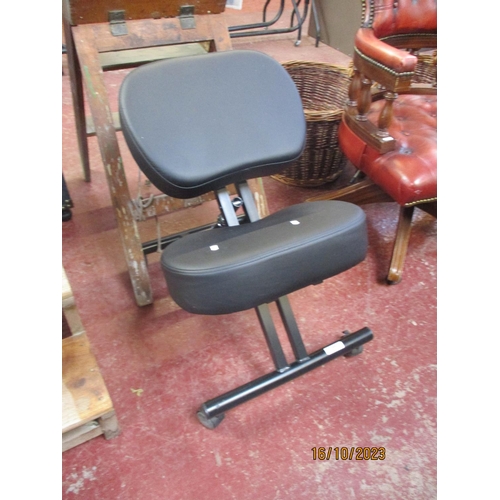 255 - An adjustable posture stool