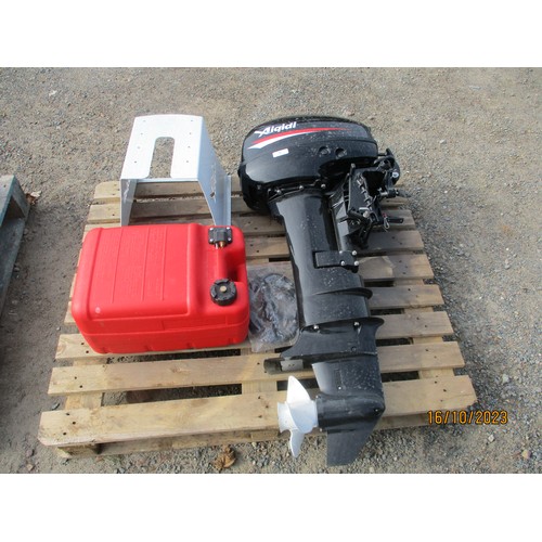 81 - A Xliqidi 15hp outboard marine engine complete with mounting bracket and fuel tank - new