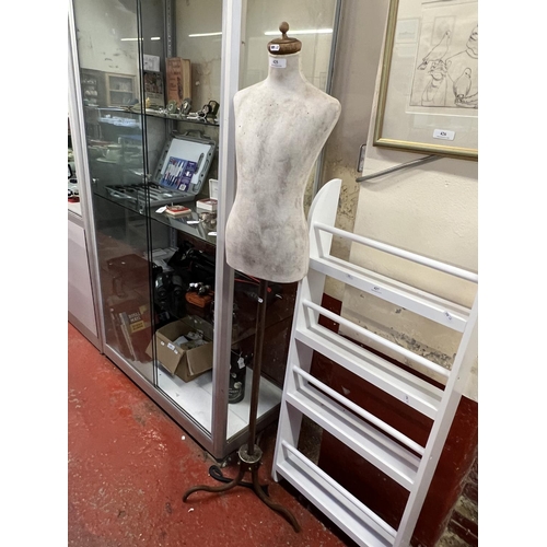 425 - A retail mannequin on stand