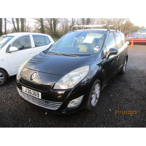 5 - A 2009 Renault Grand Scenic Privilege 2.0 MPV J136369 (petrol/manual), odometer reading 83,052 miles