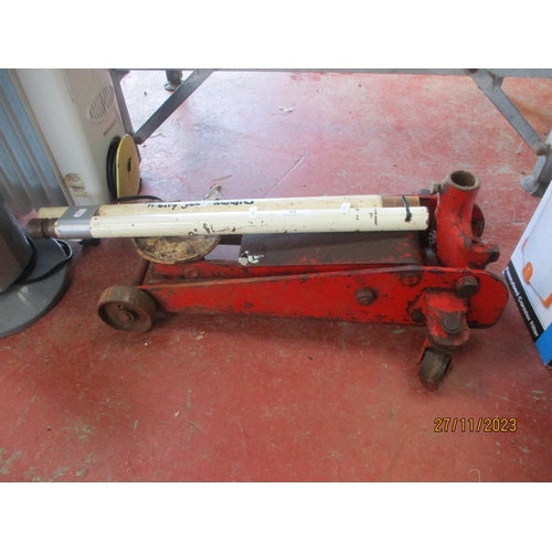 84 - A Sealey hydraulic trolley jack