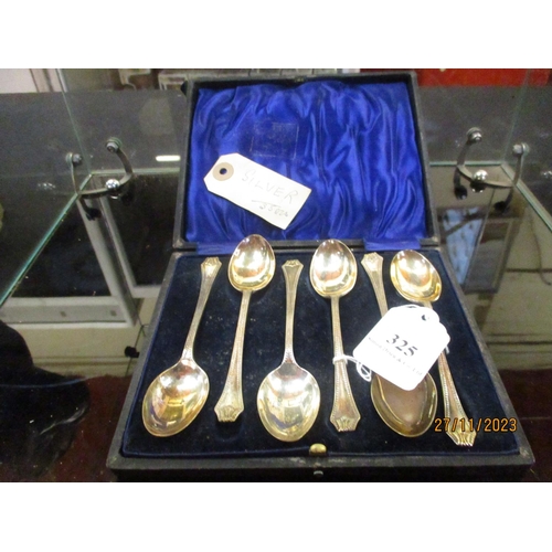 325 - A cased set of six silver gilt tea spoons