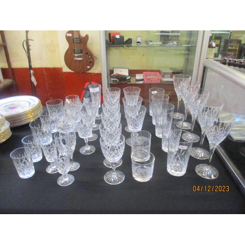 284 - A collection of crystal glass ware