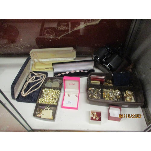 339 - Assorted jewellery and coinage, a pair of binoculars etc.