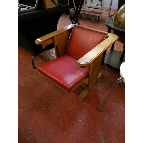 276 - A classic Art Deco metamorphic chair (converts to table)