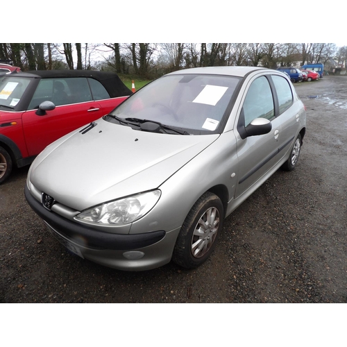 13 - A 2004 Peugeot 206 SE 1.4 five door hatchback J118863 (petrol/automatic), odometer reading 65,859 mi... 