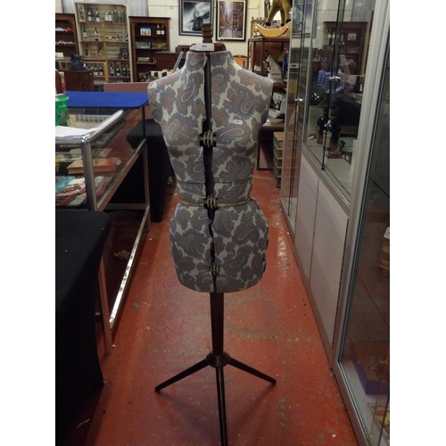 456 - An adjustable dressmaker's mannequin