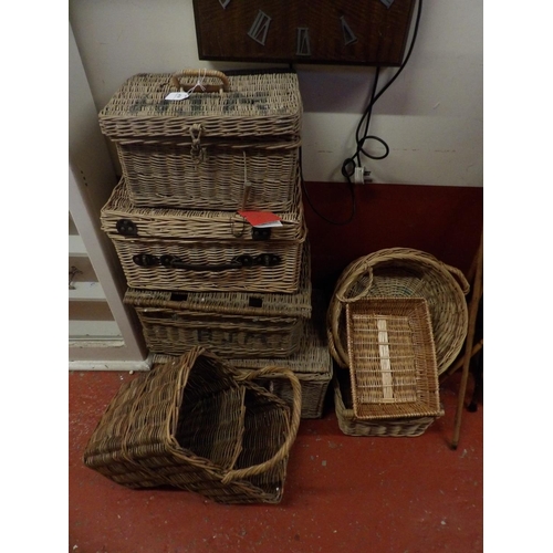 479 - Assorted wicker hampers and baskets