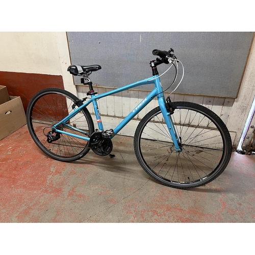 175 - A Trek 7.3 unisex bicycle (17