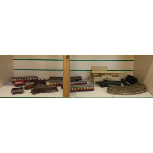 138 - Assorted vintage Hornby model locomotives, carriages, rolling stock and track