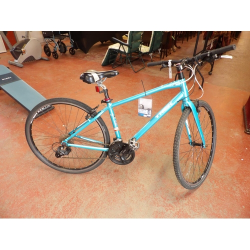 188 - A Trek Seven 3 unisex bicycle complete with lighting kit (17