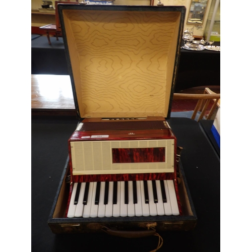 204 - A piano accordion