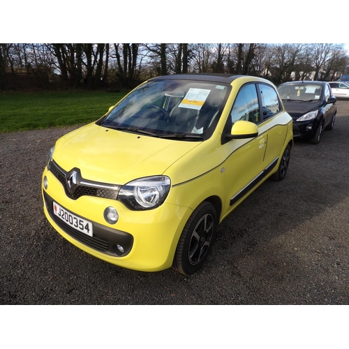 3 - A 2017 Renault Twingo Dynamique SCe 0.9 five door hatchback J200354 (petrol/manual), odometer readin... 