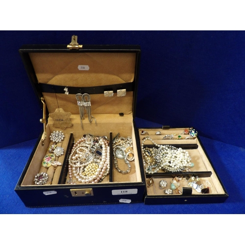 118 - A jewellery chest containing an accumulation of jewellery