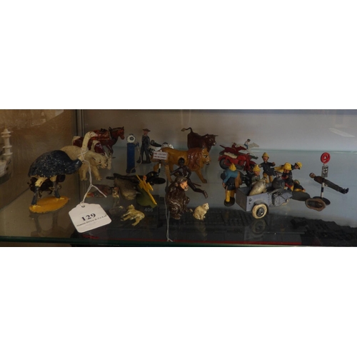 129 - A range of vintage figural animal and other models