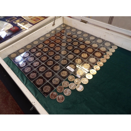 174 - A quantity of Queen Elizabeth II Silver Jubilee Crown coinage and other commemorative coinage