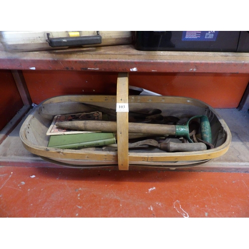 103 - A vintage gardener's trug containing assorted garden tools and a set of vintage wool shears