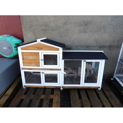 34 - A PawHut animal hutch