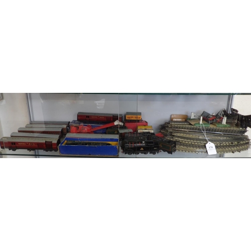 170 - A collection of vintage Hornby model locomotives, carriages, rolling stock and track