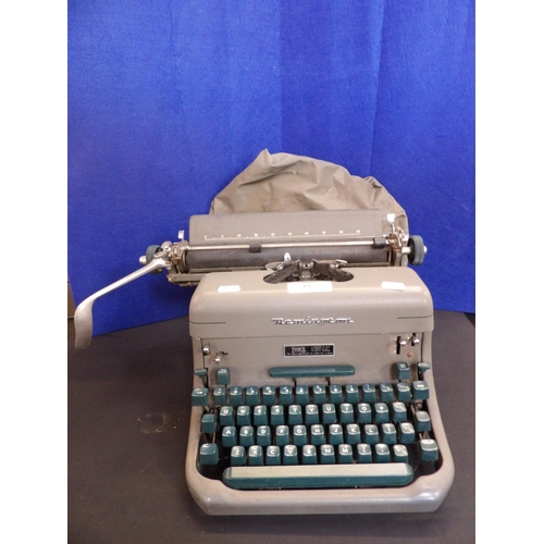 185 - A mid century Remington typewriter