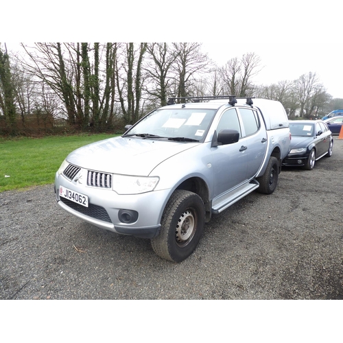 1 - A 2013 Mitsubishi L200 4LIFE double cab 2.5 TDi pick-up J134062 (diesel/manual), odometer reading 39... 