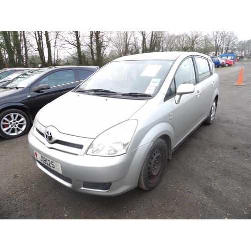 9 - A 2004 Toyota Corolla Verso T2 1.8 MPV J19125 (petrol/manual), odometer reading 88,908 miles