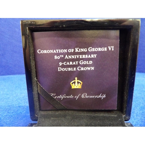 137 - Four commemorative 9 carat gold double crowns together with a 9 carat gold single crown