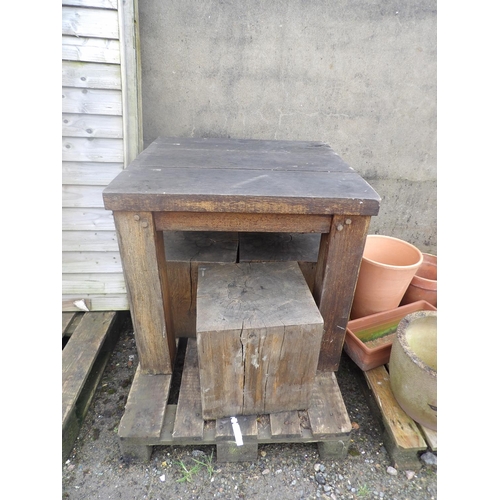 46 - A substantial rustic garden table together with four matching cubic stools